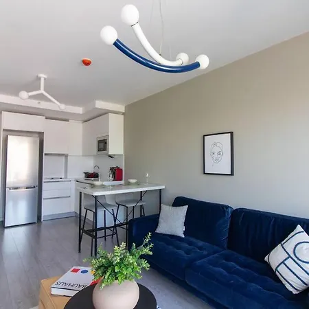 Comfy Modern 1br W/ Parking & Gym #193 이스탄불